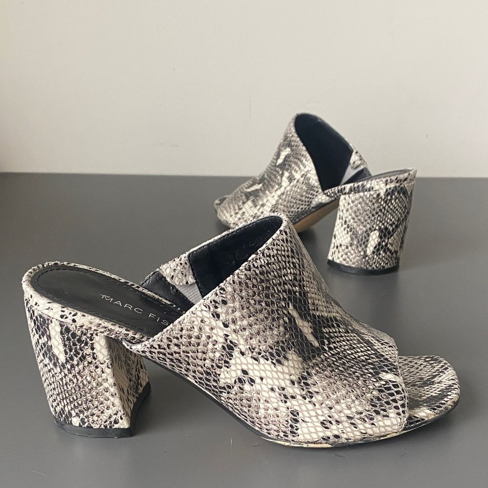 Marc Fisher Snake-Print Open-Toe Block Heel Mules Sz 6.5 Contemporary Chic Boho